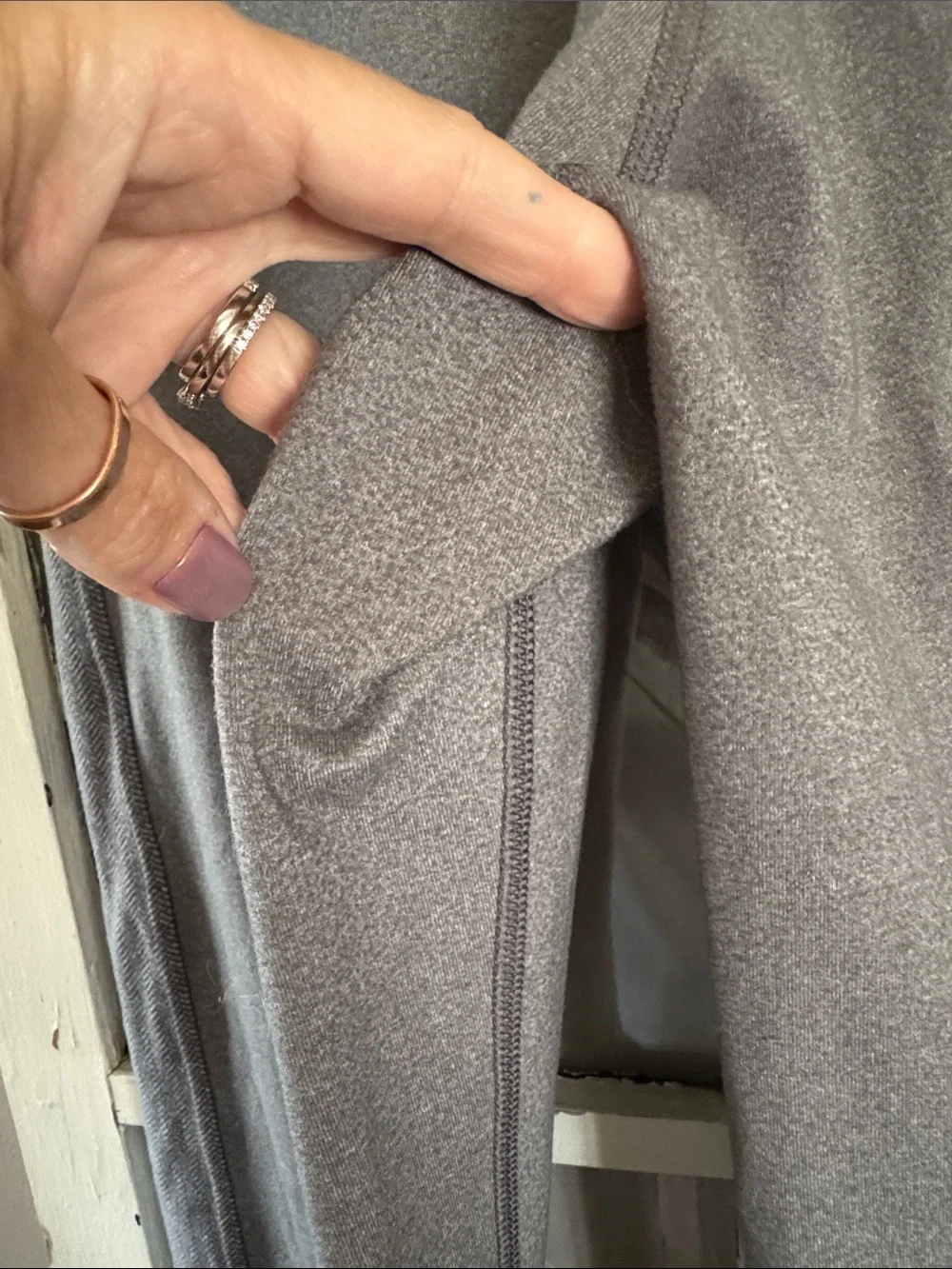 Lululemon men’s Gray straight leg drawstring waist sweatpants.